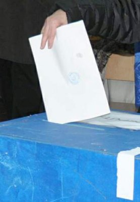 Ponta anunţă alegeri parţiale, în aceeaşi zi, pentru toate posturile libere de parlamentari